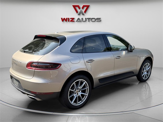 2017 Porsche Macan Base Image 5 of 22