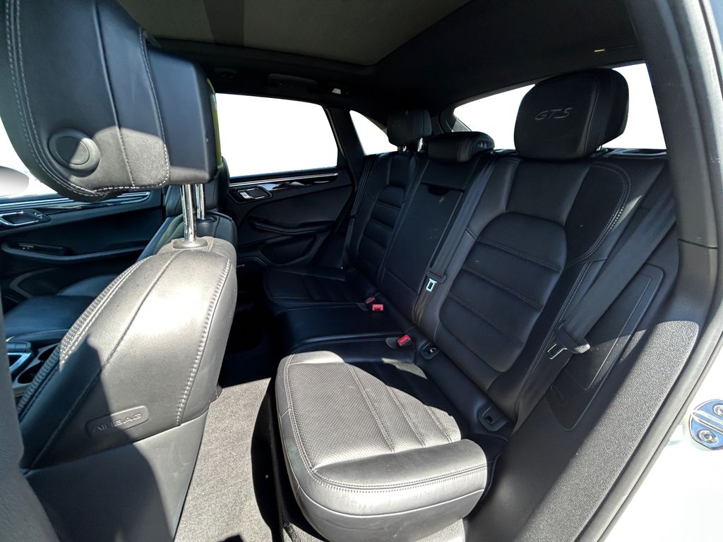 2017 Porsche Macan GTS Image 13 of 30