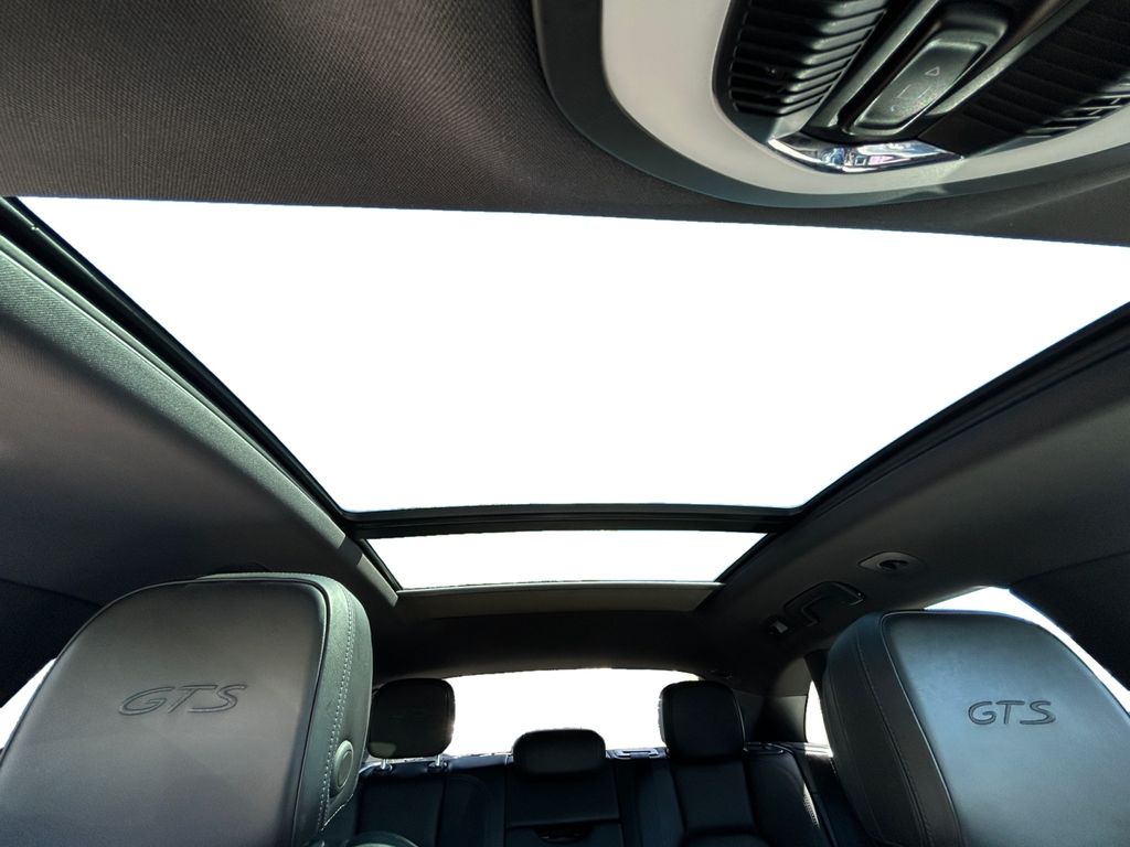 2017 Porsche Macan GTS Image 25 of 30