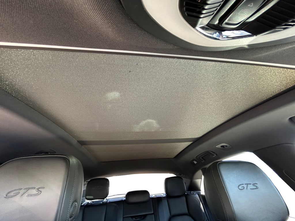 2017 Porsche Macan GTS Image 27 of 30