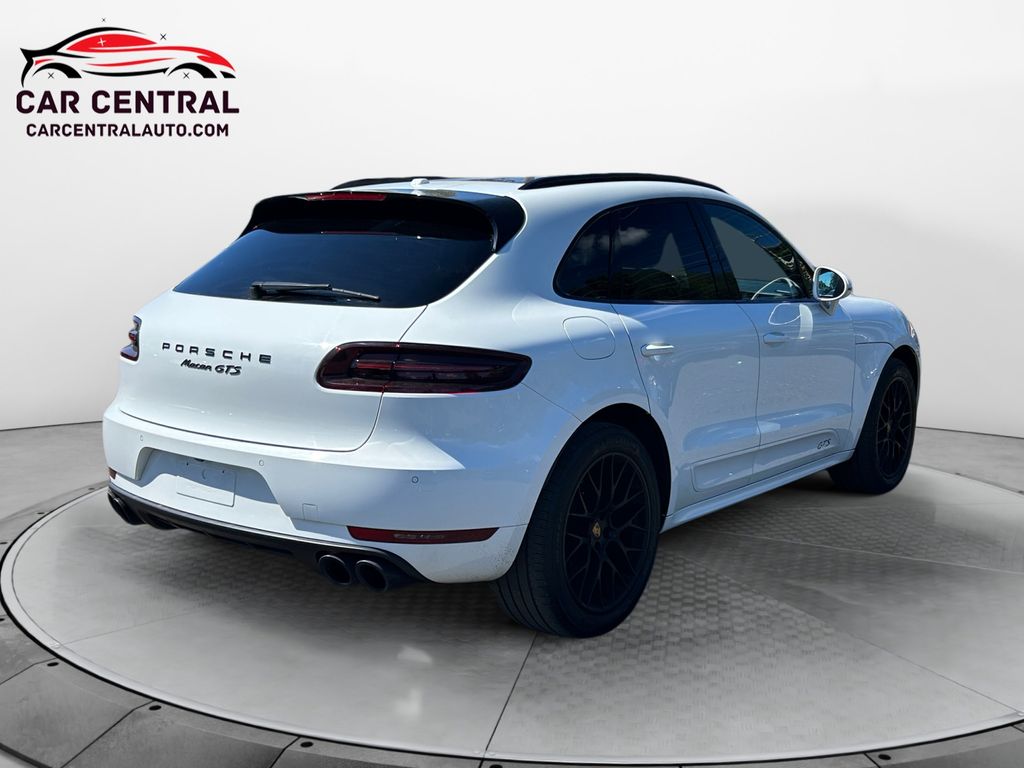2017 Porsche Macan GTS Image 5 of 30