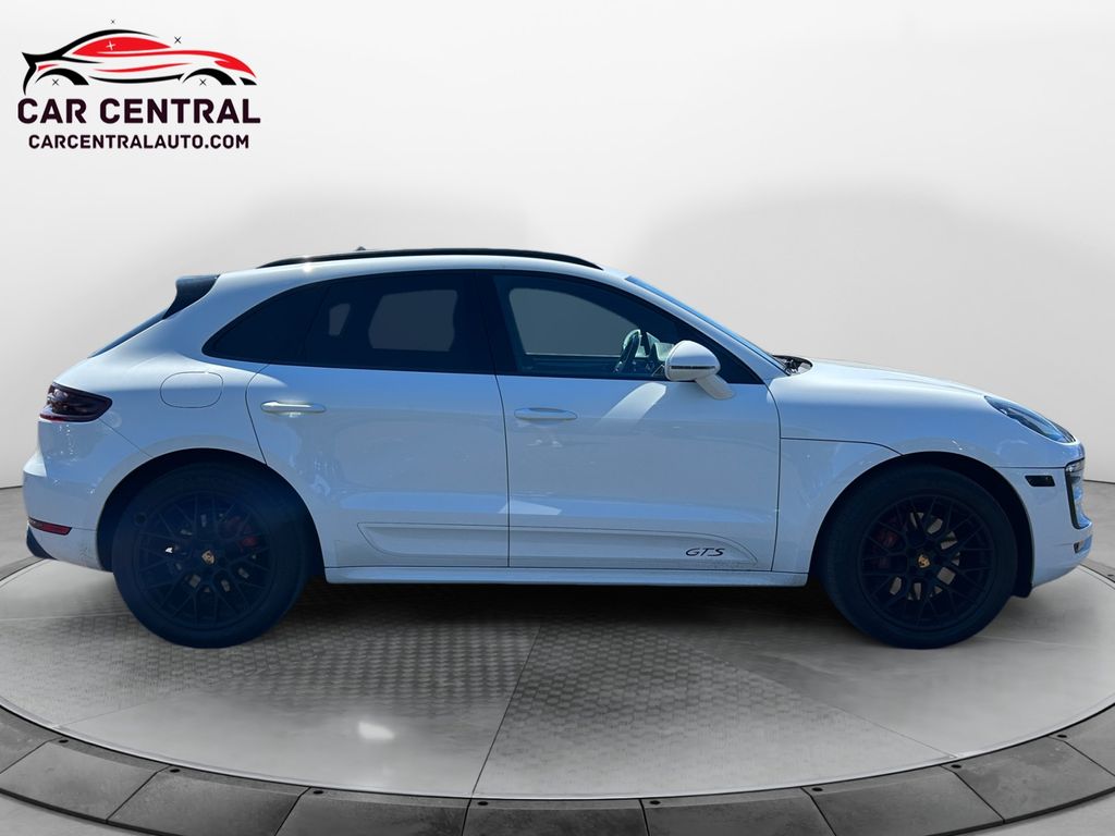 2017 Porsche Macan GTS Image 4 of 30