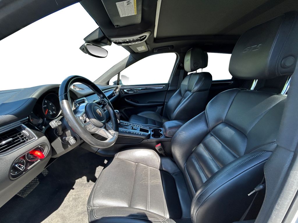 2017 Porsche Macan GTS Image 28 of 30