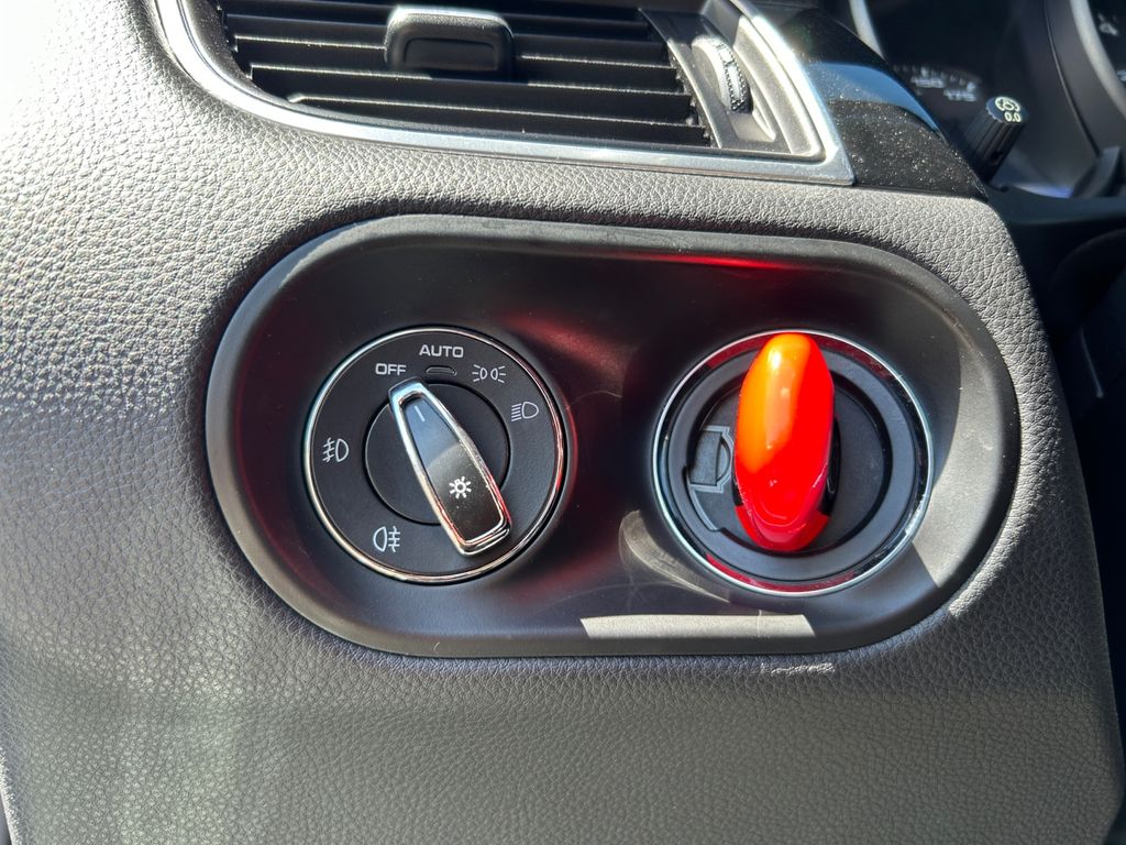 2017 Porsche Macan GTS Image 26 of 30