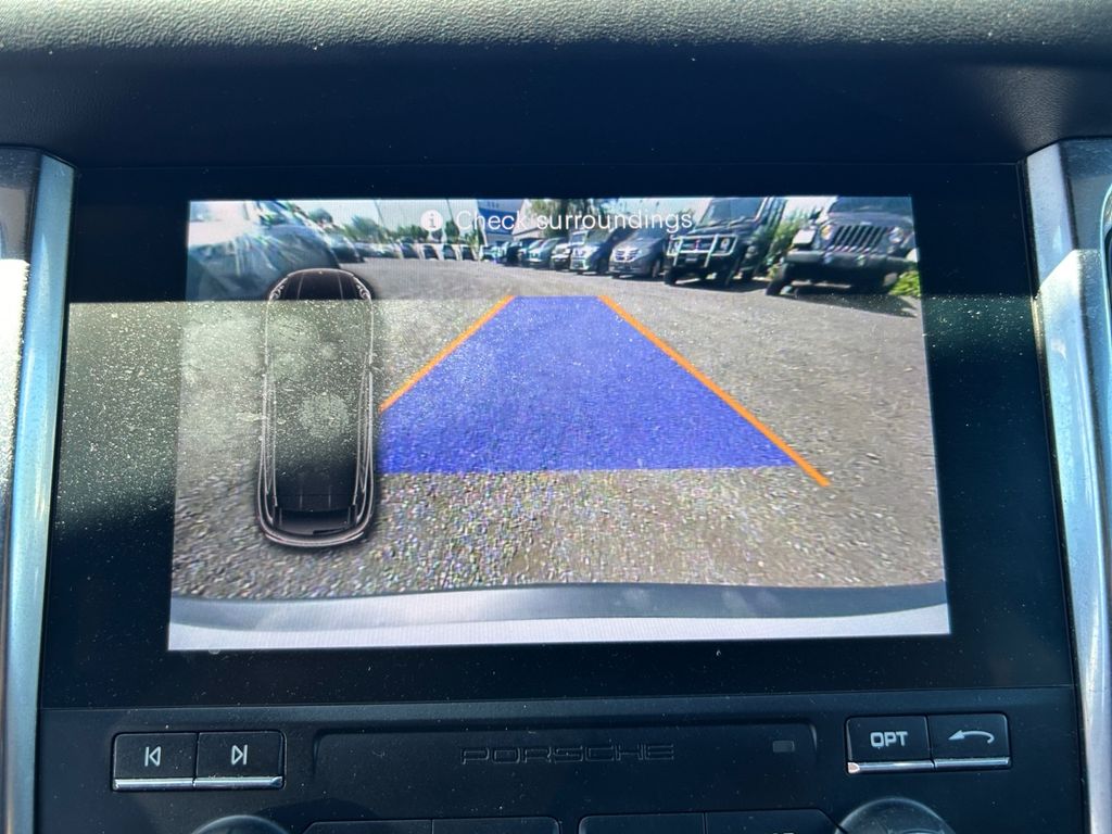 2017 Porsche Macan GTS Image 19 of 30