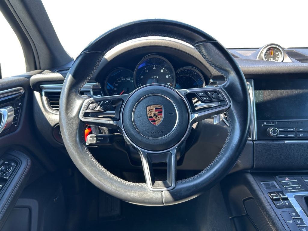2017 Porsche Macan GTS Image 15 of 30