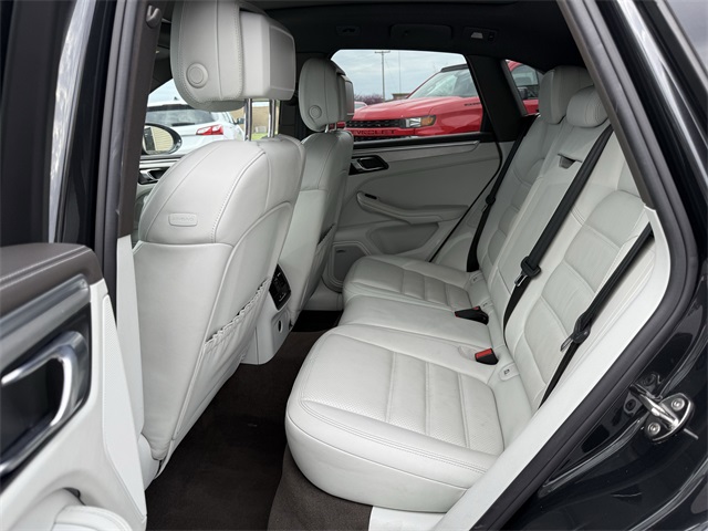 Vehicle image 13 of 25