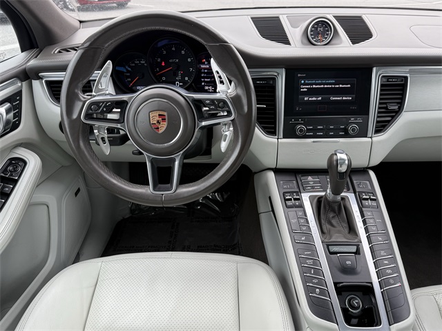 Vehicle image 16 of 25