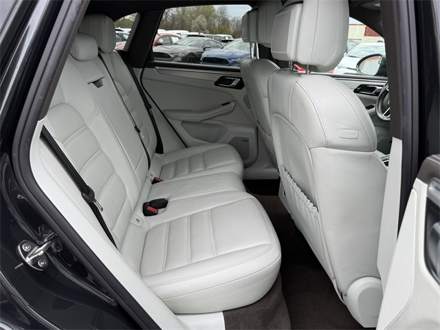 Vehicle image 11 of 25