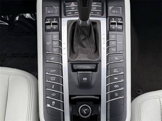 Vehicle image 23 of 25