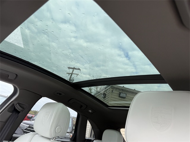 Vehicle image 15 of 25