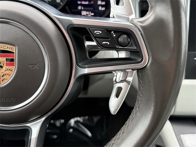 Vehicle image 21 of 25
