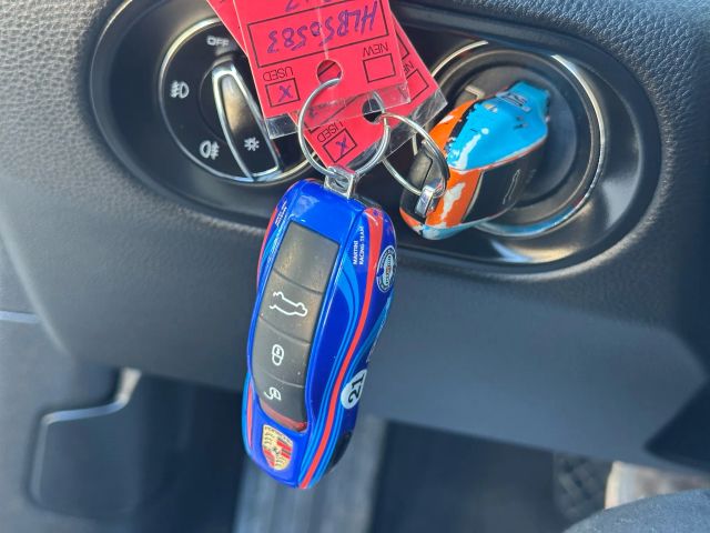 2017 Porsche Macan GTS Image 31 of 38