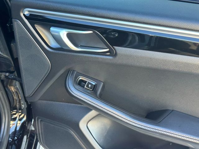 2017 Porsche Macan GTS Image 30 of 38