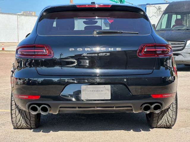 2017 Porsche Macan GTS Image 9 of 38