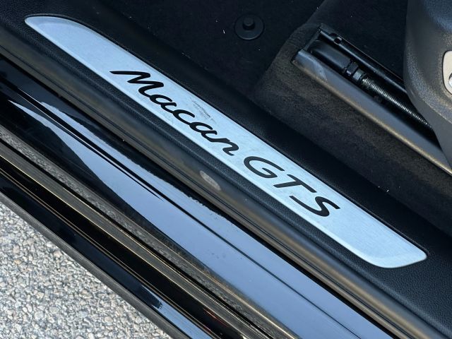 2017 Porsche Macan GTS Image 35 of 38