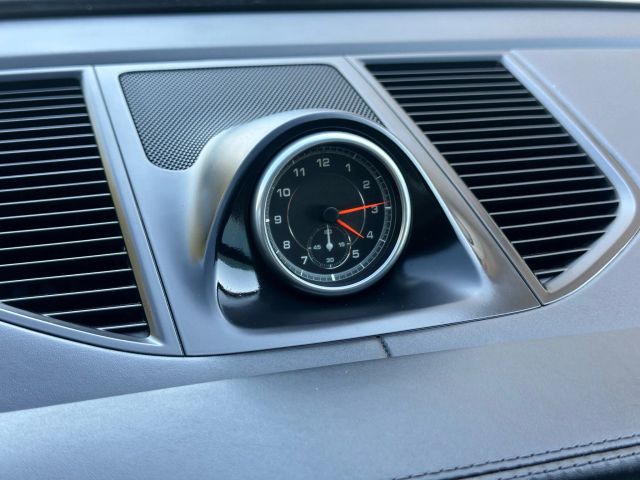 2017 Porsche Macan GTS Image 32 of 38