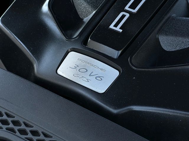 2017 Porsche Macan GTS Image 34 of 38