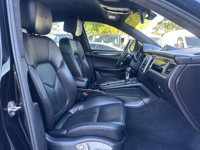 2017 Porsche Macan GTS Image 20 of 38