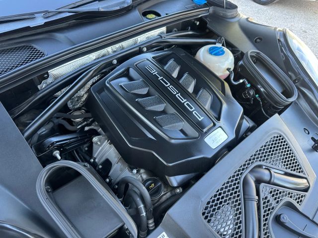 2017 Porsche Macan GTS Image 11 of 38