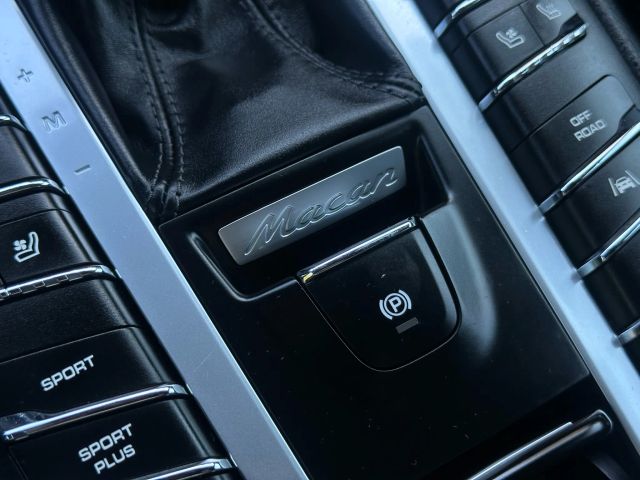 2017 Porsche Macan GTS Image 37 of 38