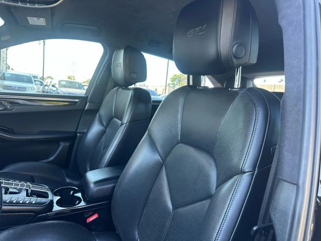 2017 Porsche Macan GTS Image 18 of 38