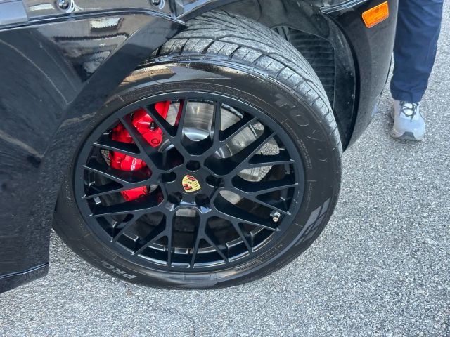 2017 Porsche Macan GTS Image 15 of 38