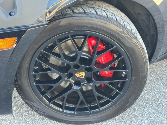 2017 Porsche Macan GTS Image 14 of 38