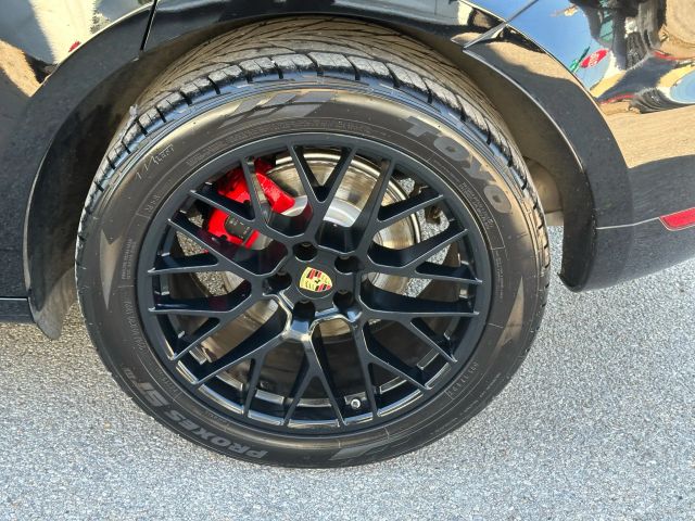 2017 Porsche Macan GTS Image 13 of 38