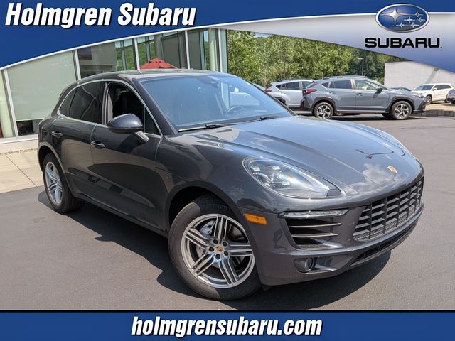 2017 Porsche Macan S Image 2 of 39