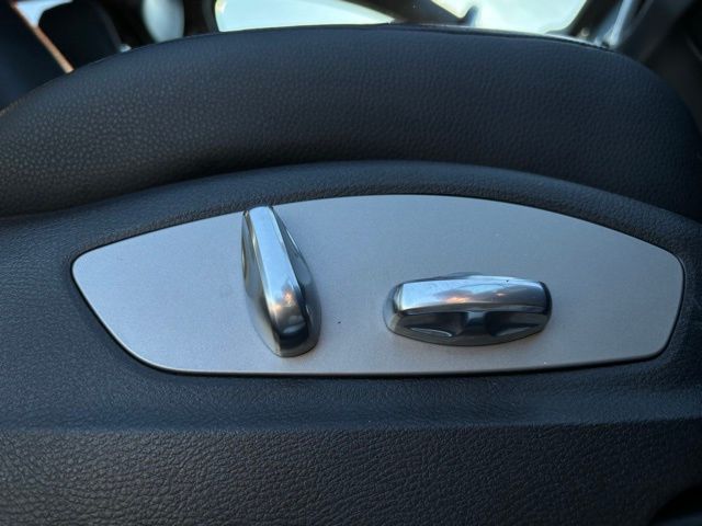 2017 Porsche Macan S Image 33 of 38