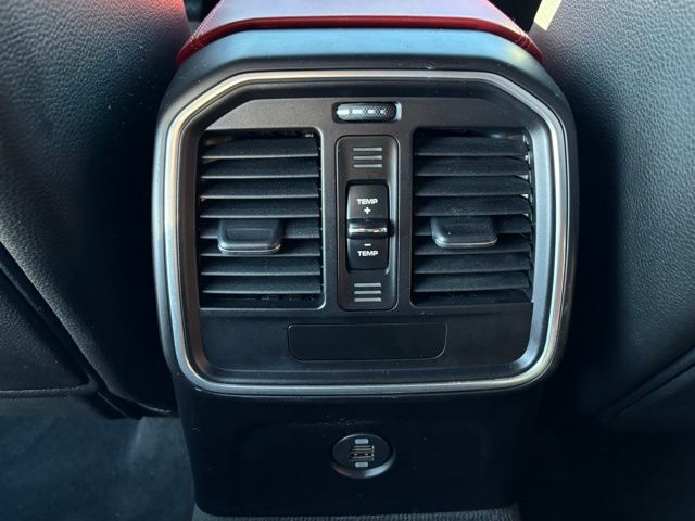 2017 Porsche Macan S Image 28 of 38