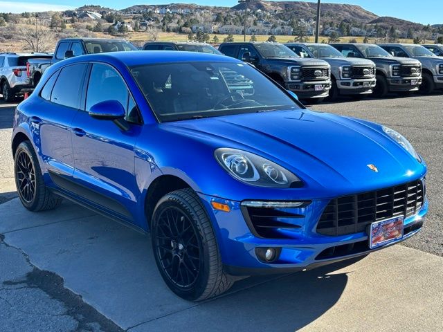 2017 Porsche Macan S Image 3 of 38
