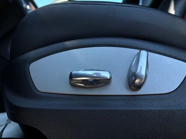 2017 Porsche Macan S Image 32 of 38