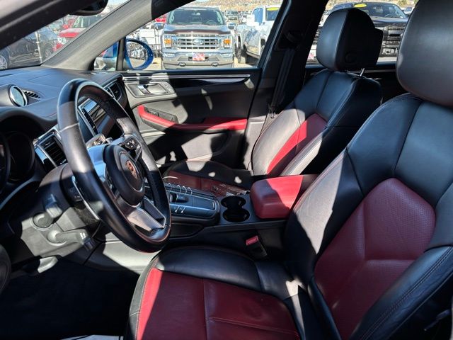 2017 Porsche Macan S Image 15 of 38