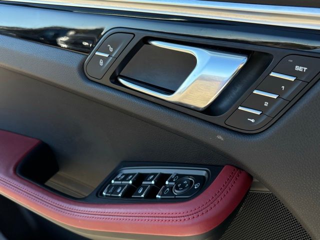 2017 Porsche Macan S Image 38 of 38