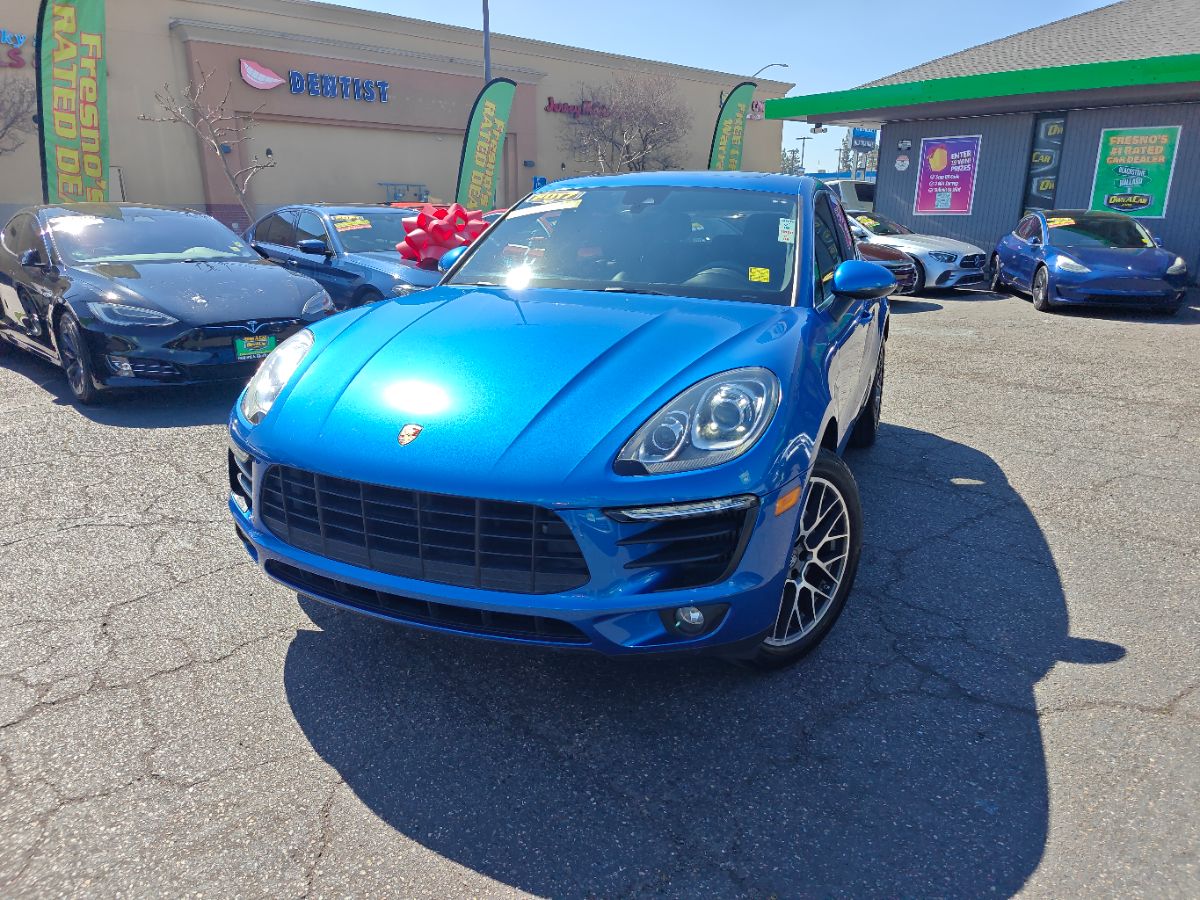 2017 Porsche Macan S Image 3 of 34