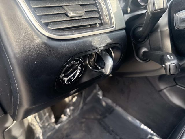 2017 Porsche Macan Turbo Image 28 of 34