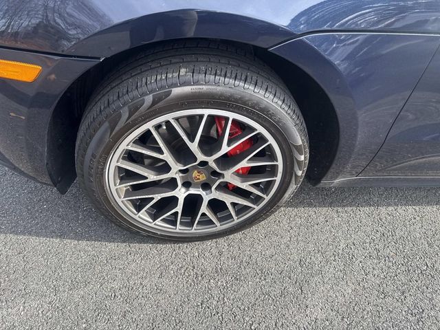 2017 Porsche Macan Turbo Image 9 of 34