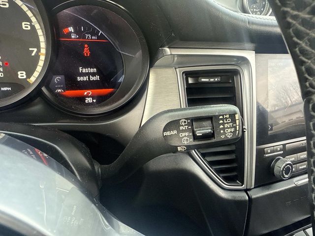 2017 Porsche Macan Turbo Image 19 of 34