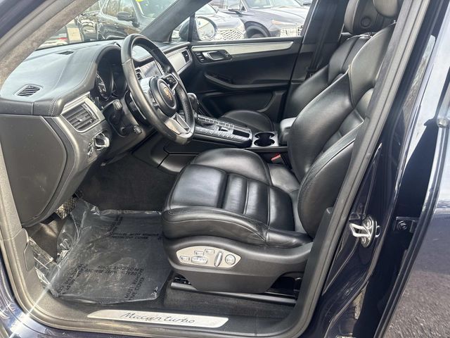 2017 Porsche Macan Turbo Image 27 of 34