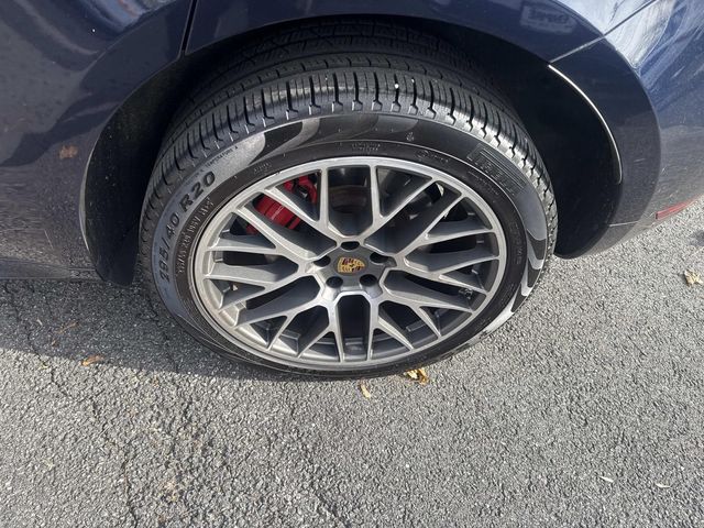 2017 Porsche Macan Turbo Image 10 of 34