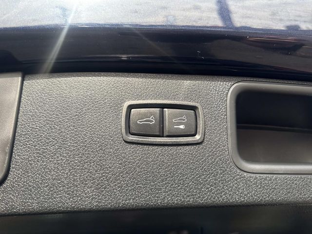 2017 Porsche Macan Turbo Image 33 of 34