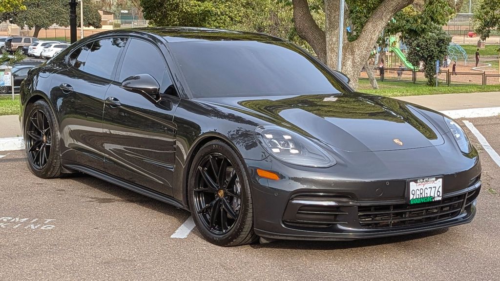 2017 Porsche Panamera 4 Image 3 of 37