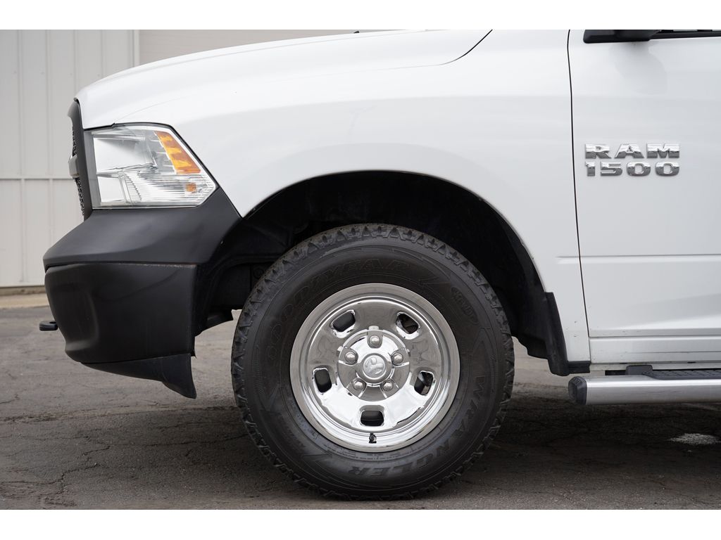Vehicle image 11 of 28