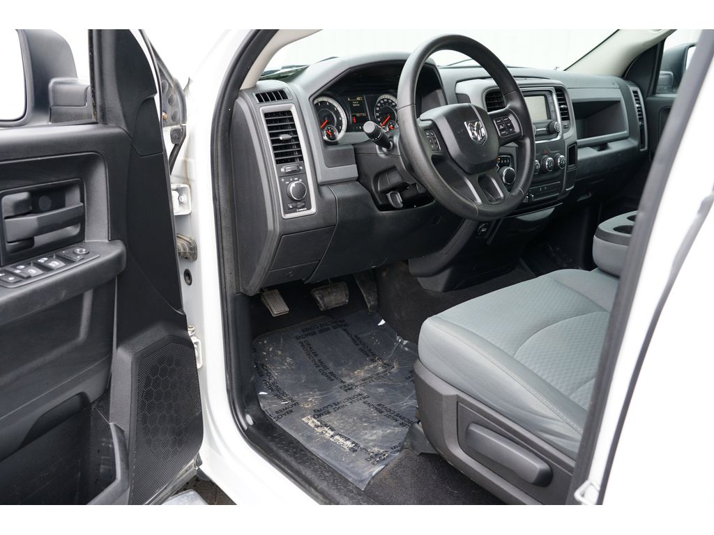 Vehicle image 13 of 28