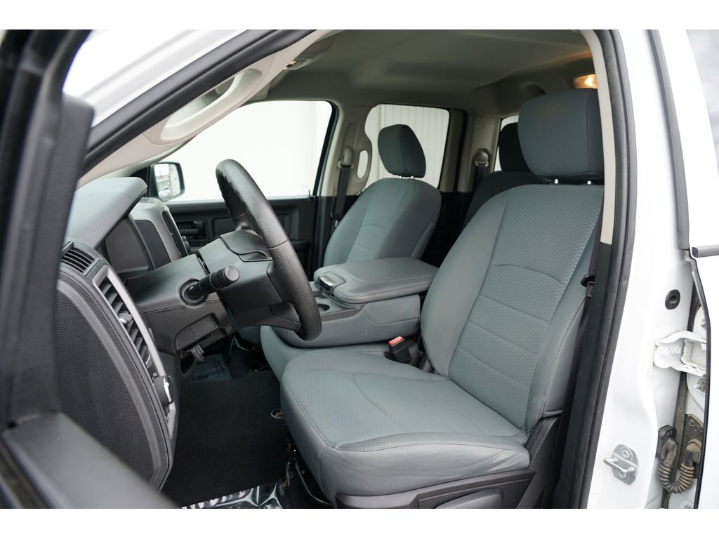 Vehicle image 12 of 28