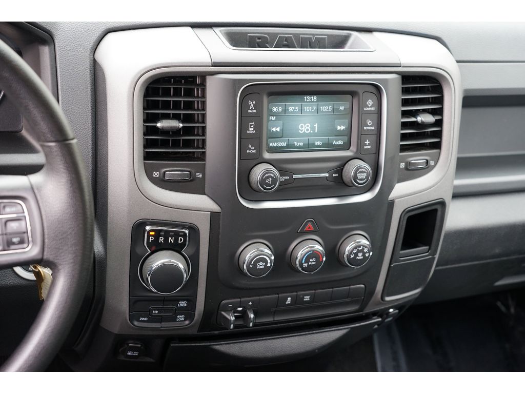 Vehicle image 21 of 28