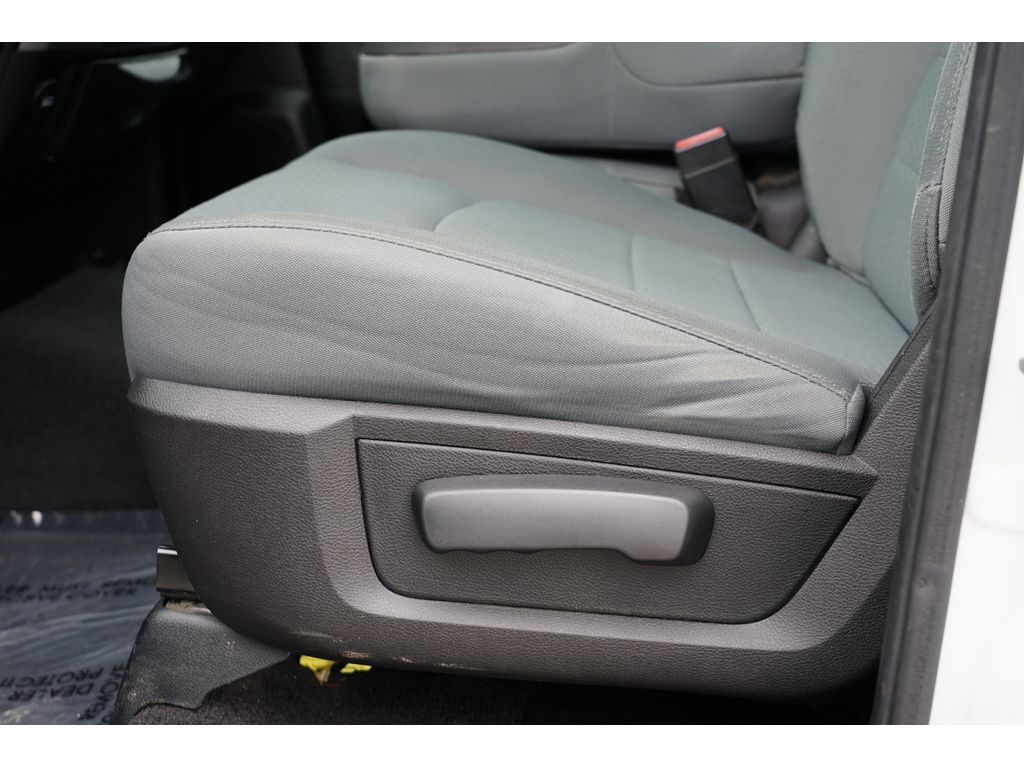 Vehicle image 15 of 28