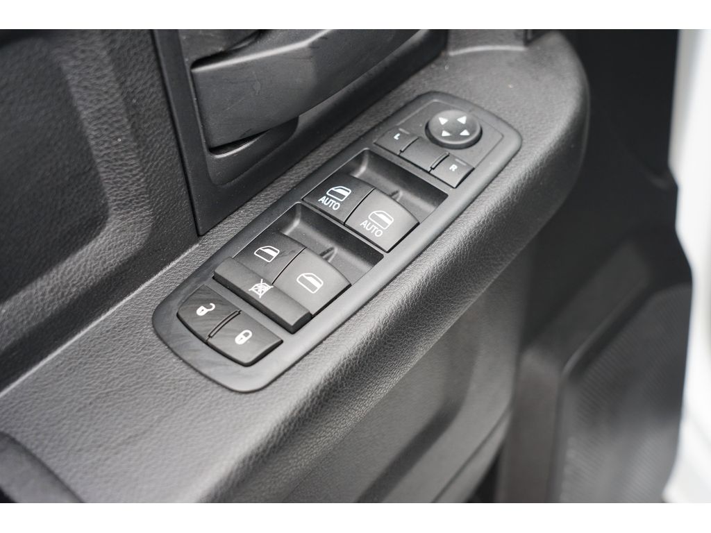 Vehicle image 16 of 28